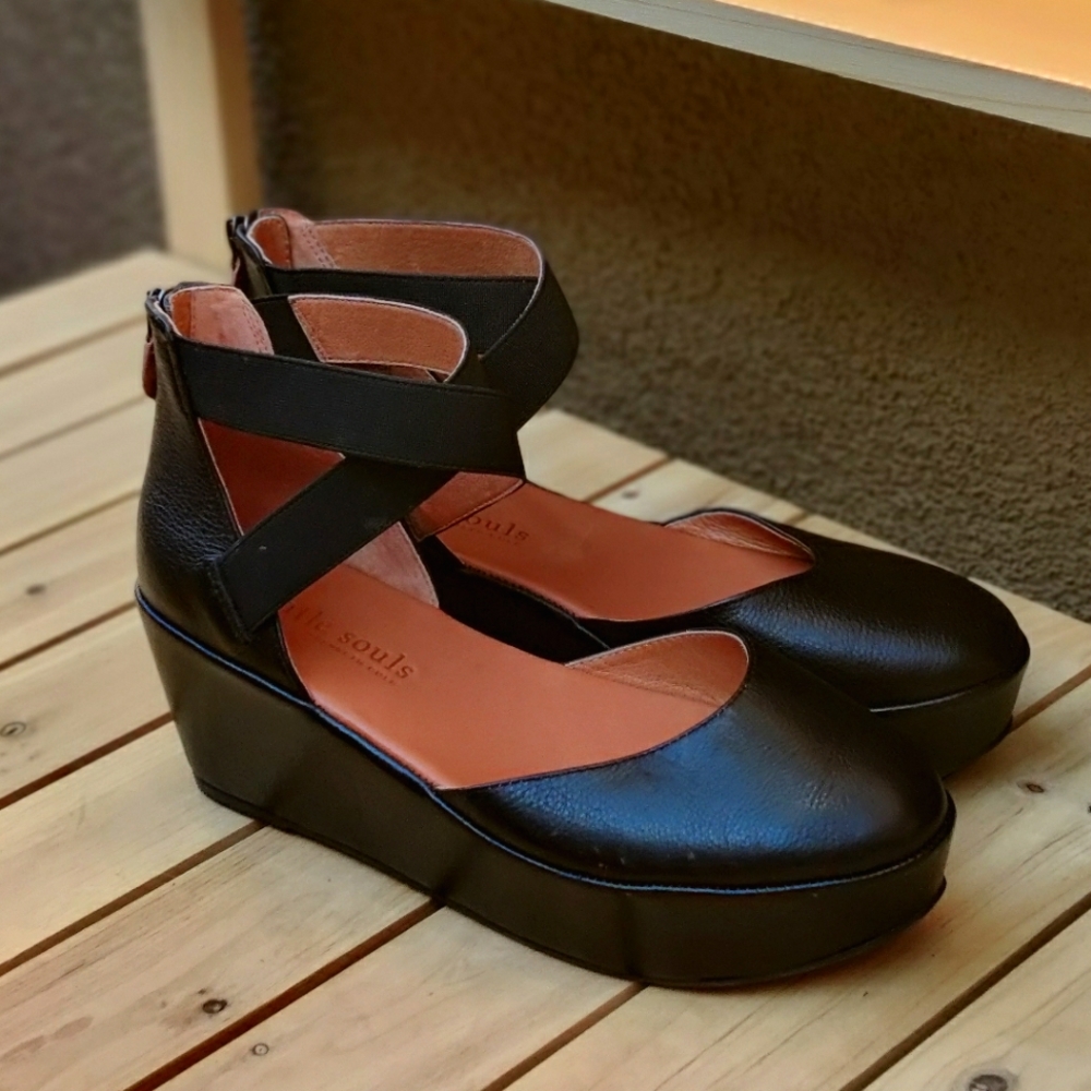 Gentle Souls Kenneth Cole Nyssa Wedge Sandals Platform Black Leather Sz 9.5